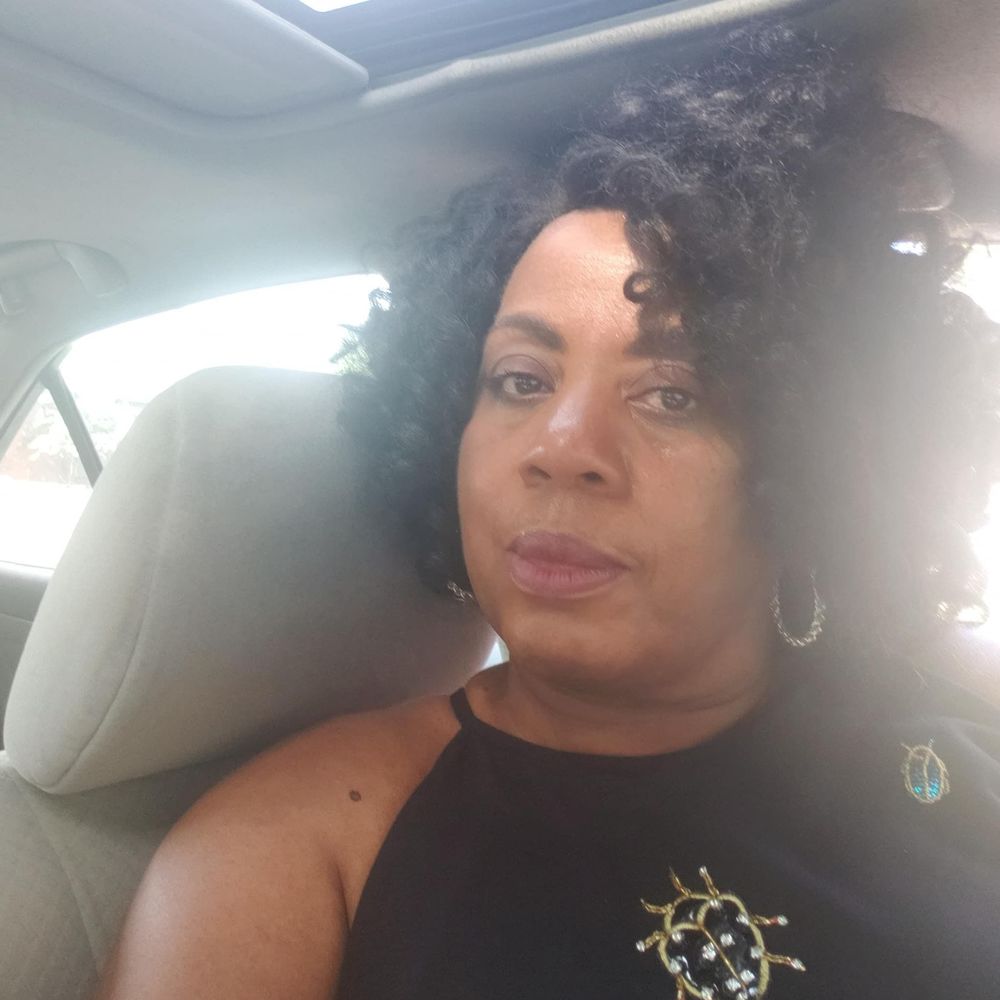 Meet your Posher, Lyvette